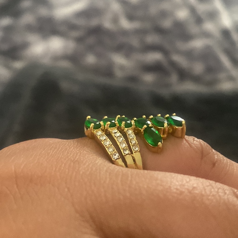 Beautiful Ring - Picture 3 of 6